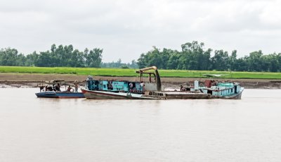 হাইকোর্টের নির্দেশ বাস্তবায়ন হয়নি, জগন্নাথপুরে কুশিয়ারা নদী থেকে আবারও বালু উত্তোলনের অভিযোগ